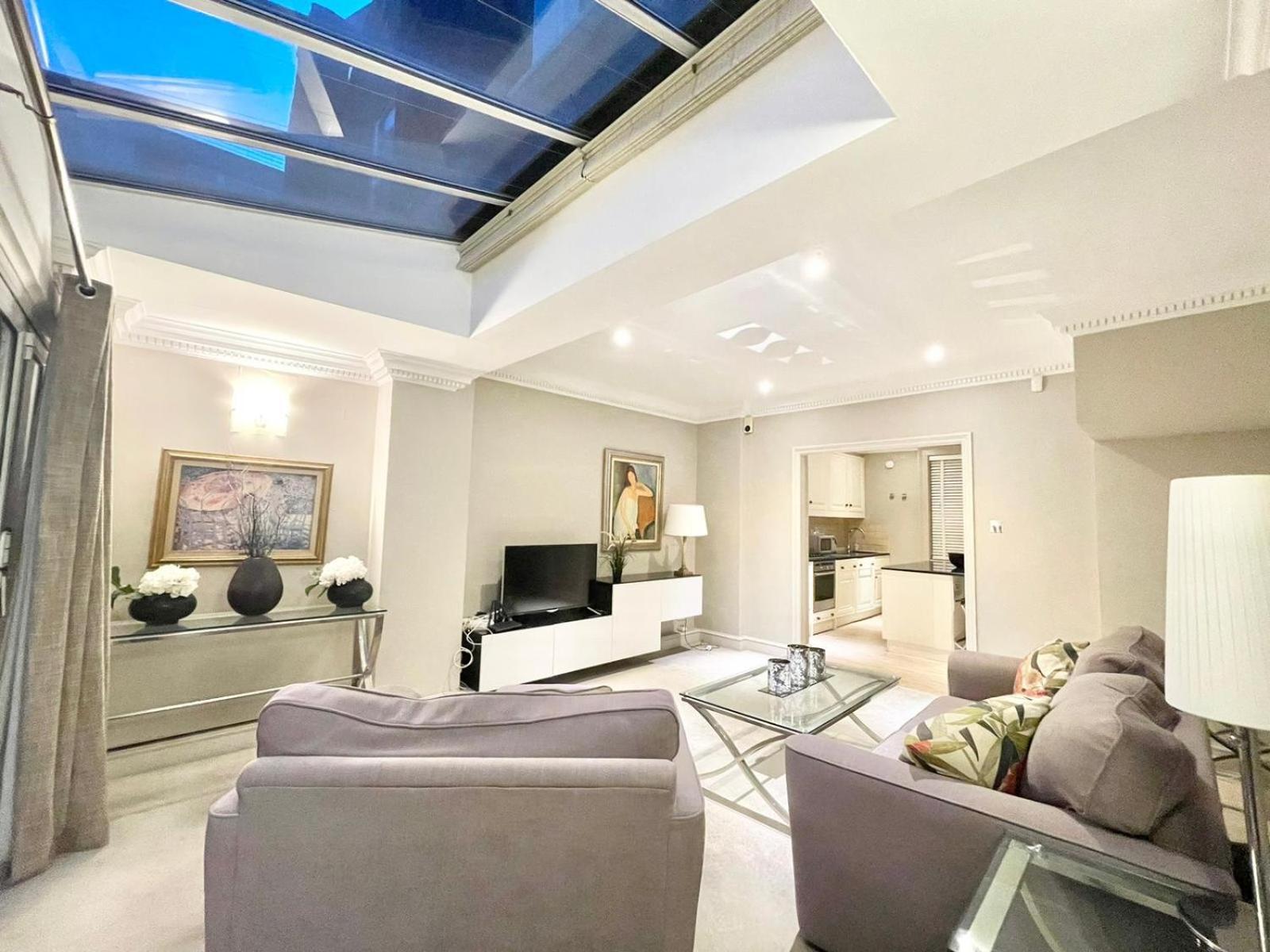 Mayfair 2 Bedroom With Large Private Terrace Appartement *