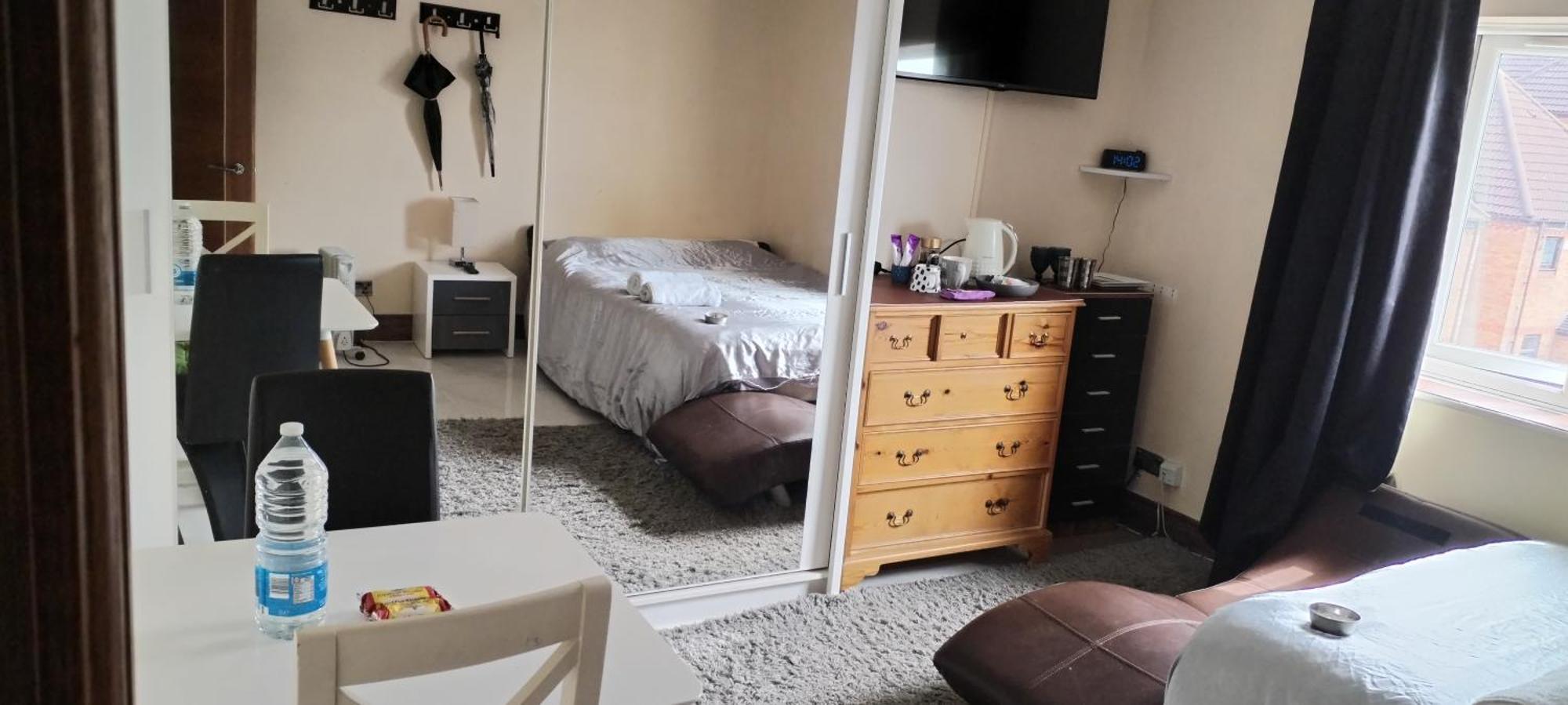 Airport, Excel, Univ Of East London, O2 * London