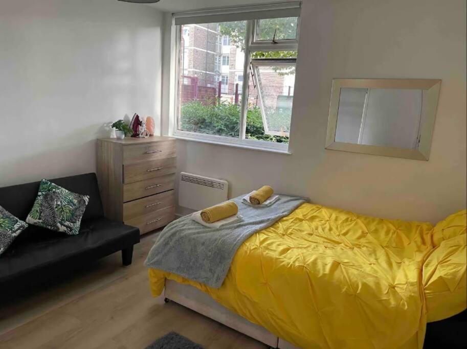 Spacious 2 Bedroom In Hoxton * Londen