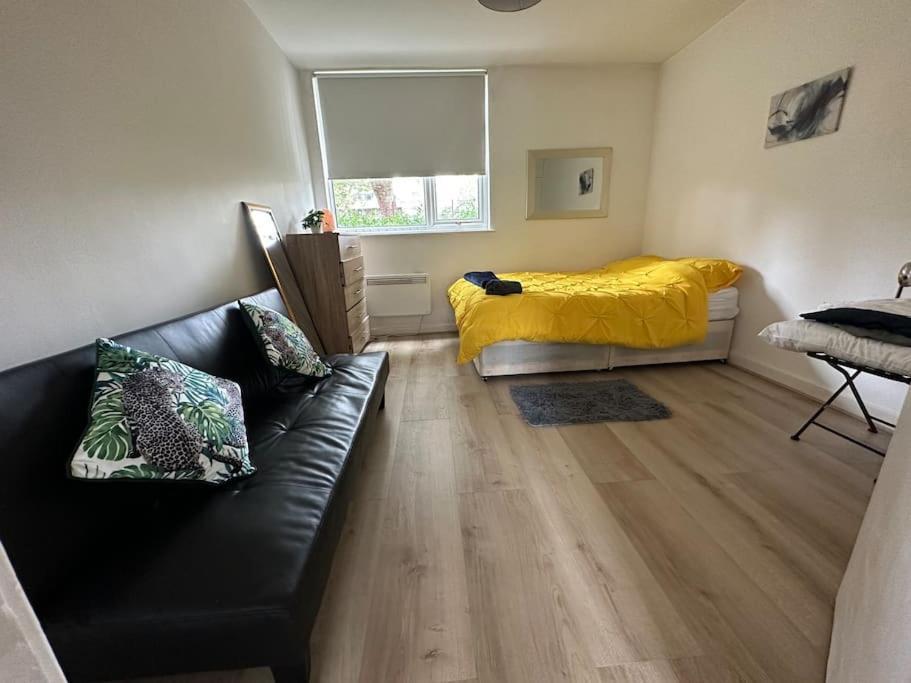 Spacious 2 Bedroom In Hoxton * Londen