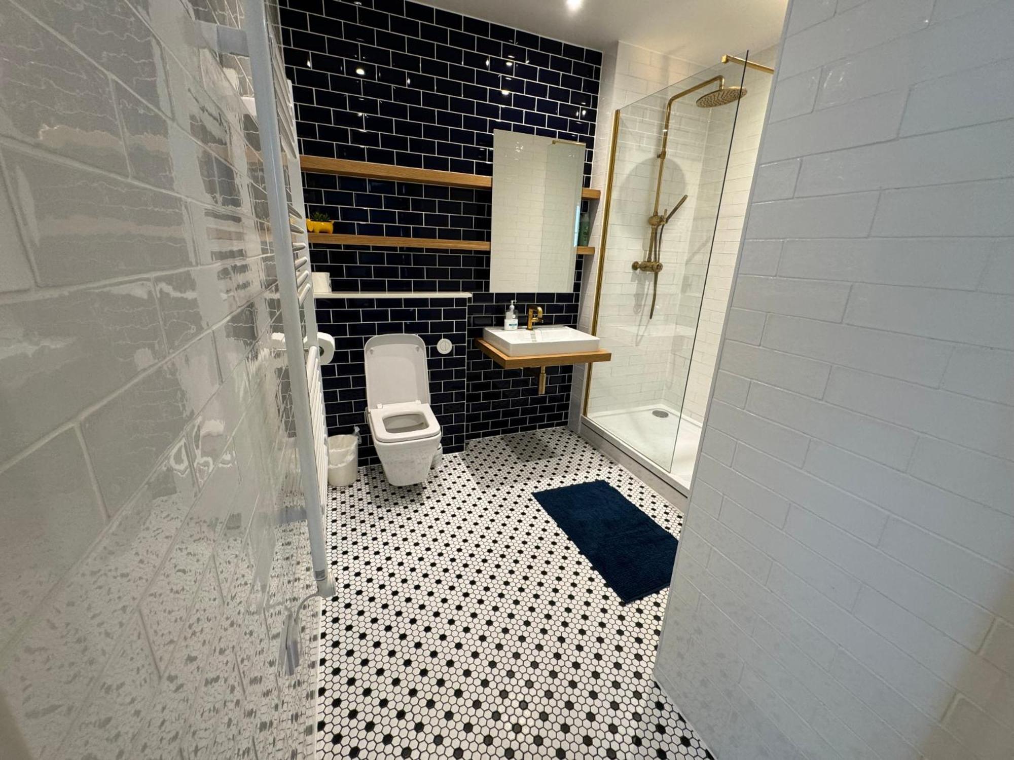 Apartment Luxury Flat With Balcony, River View, O2 Arena, Excel, Canary Wharf, Station