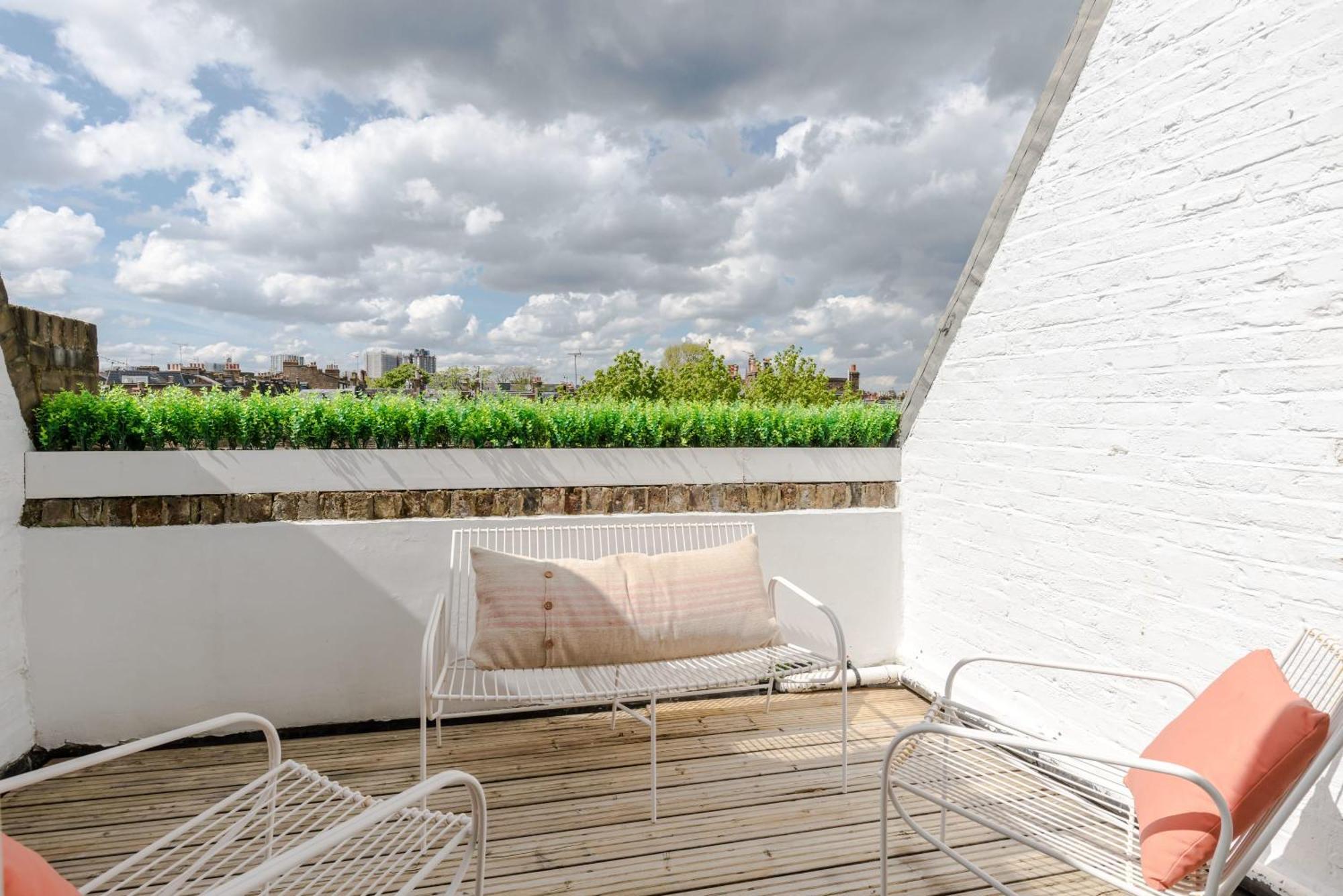 Light-filled Primrose Hill Rooftop Retreat Apartment London