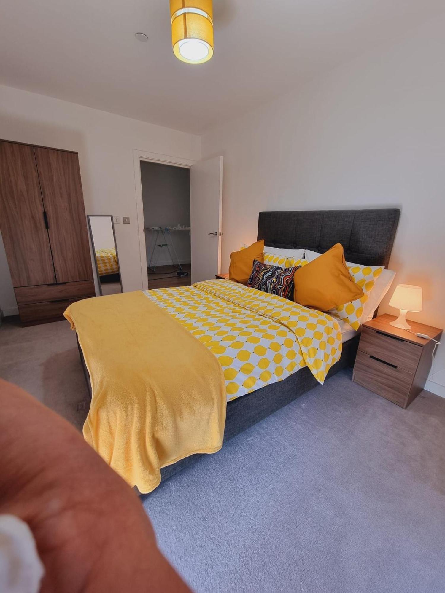 Street View Apartment *