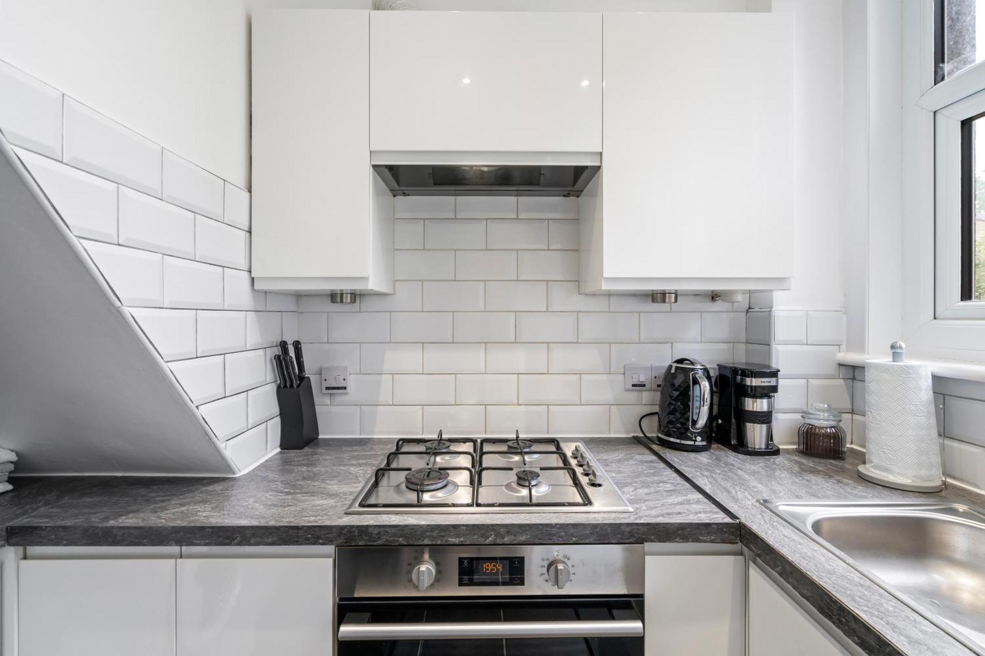 Modern 3 Bedroom In Wimbeldon Park * Londen