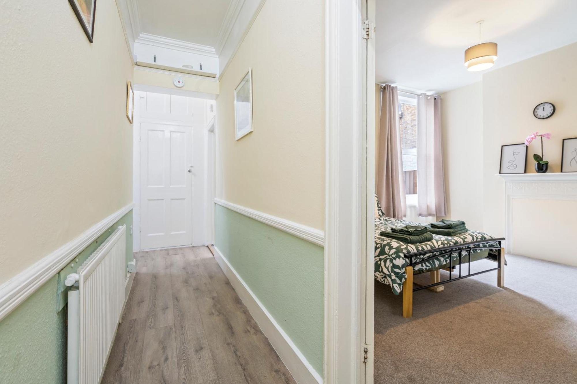 Modern 3 Bedroom In Wimbeldon Park Appartement
