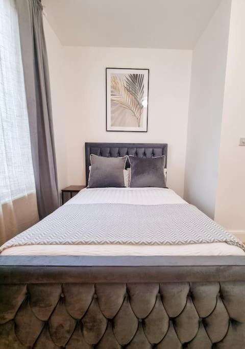 Stylish And Cosy 2 In W Private Parking Appartement Londen