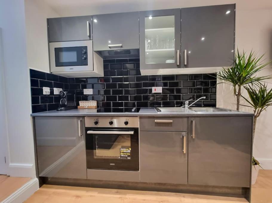 Stylish And Cosy 2 In W Private Parking * Londen