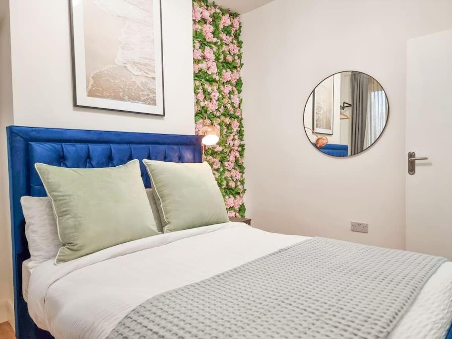 Stylish And Cosy 2 In W Private Parking * Londen