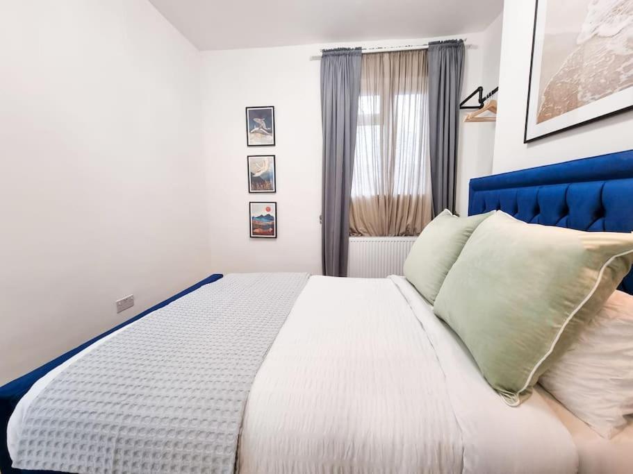 Stylish And Cosy 2 In W Private Parking Appartement