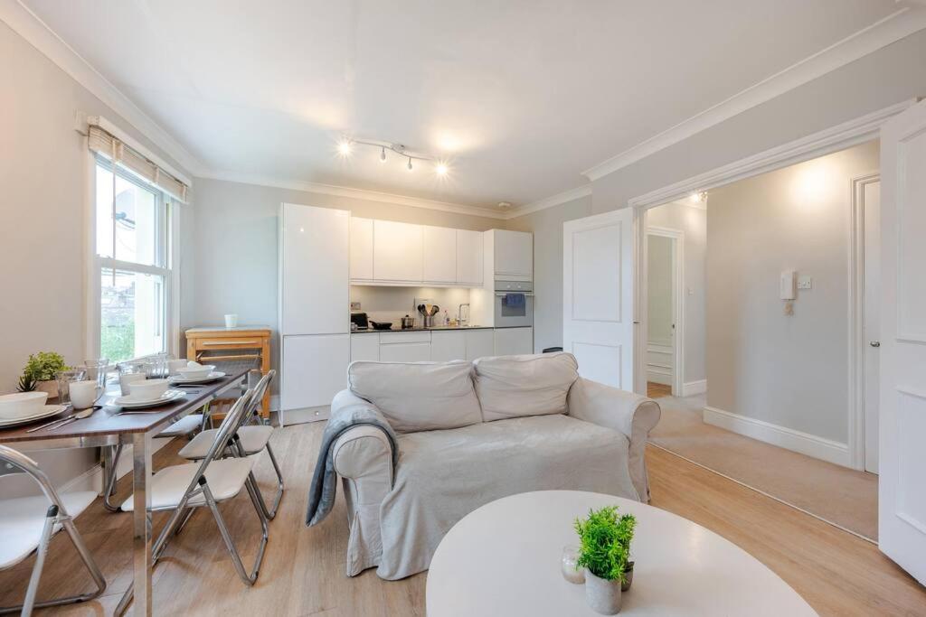 Cosy 2 Bed In Kensington Olympia Appartement Londen