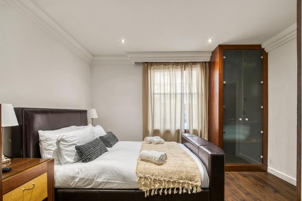 Apartamento 4 Bedroom House In Chiswick- Elegance & Serenity