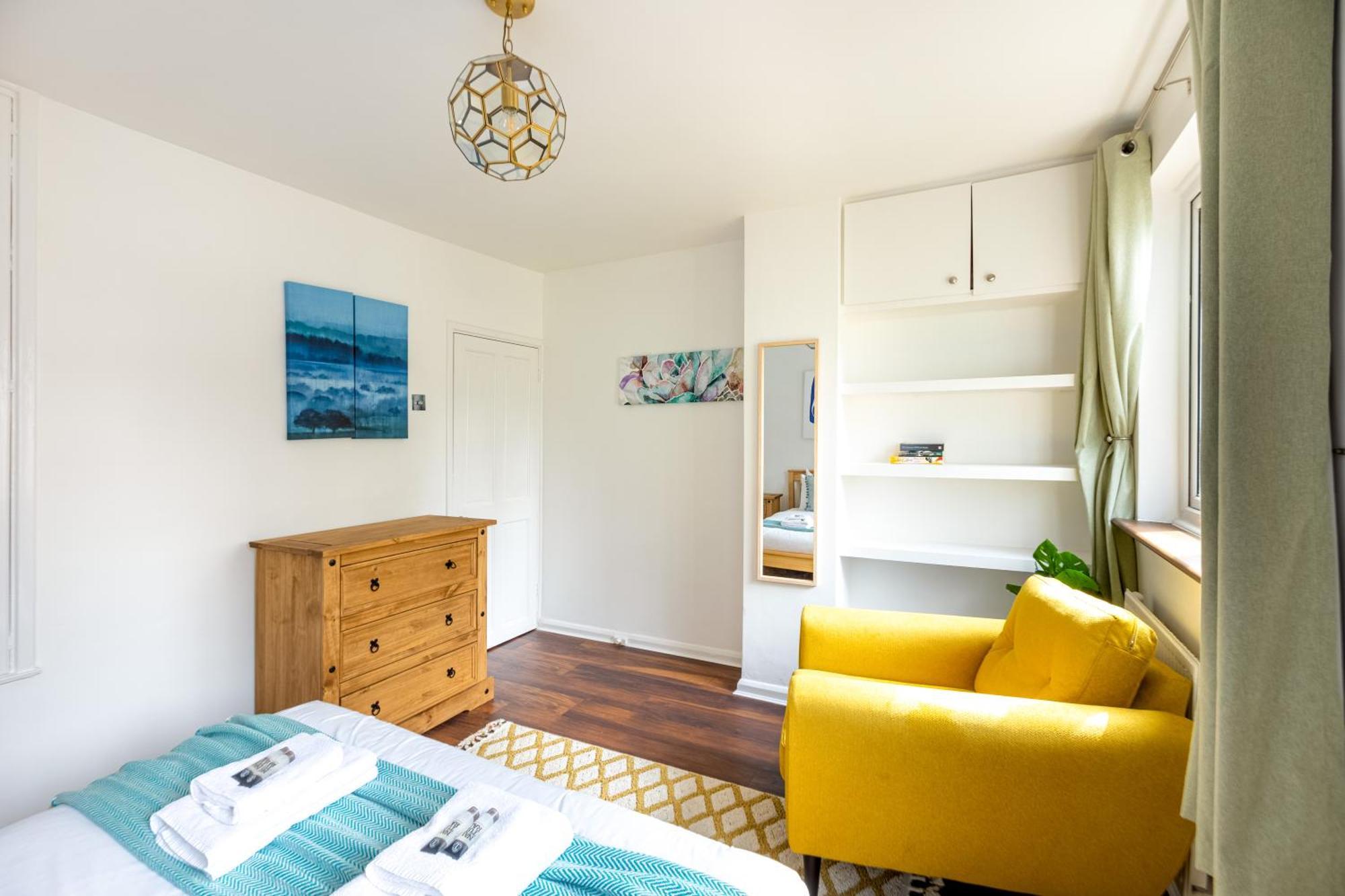 Renovated 2-storey 2br Wgarden Near Angel St *