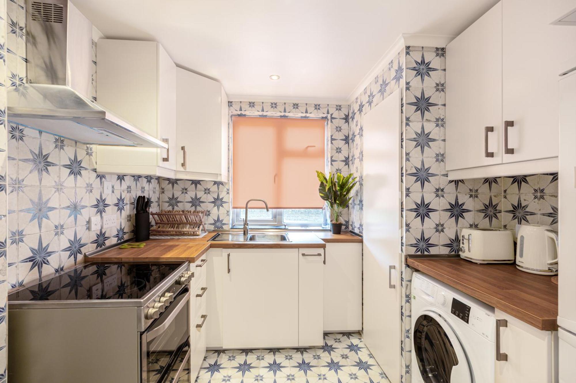 Renovated 2-storey 2br Wgarden Near Angel St *