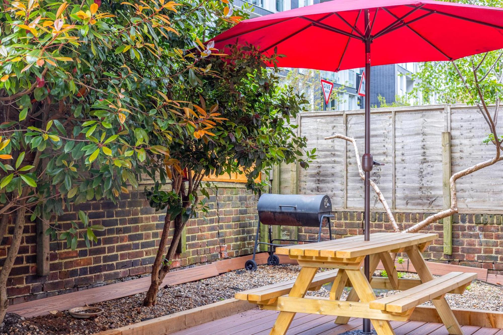 Renovated 2-storey 2br Wgarden Near Angel St *