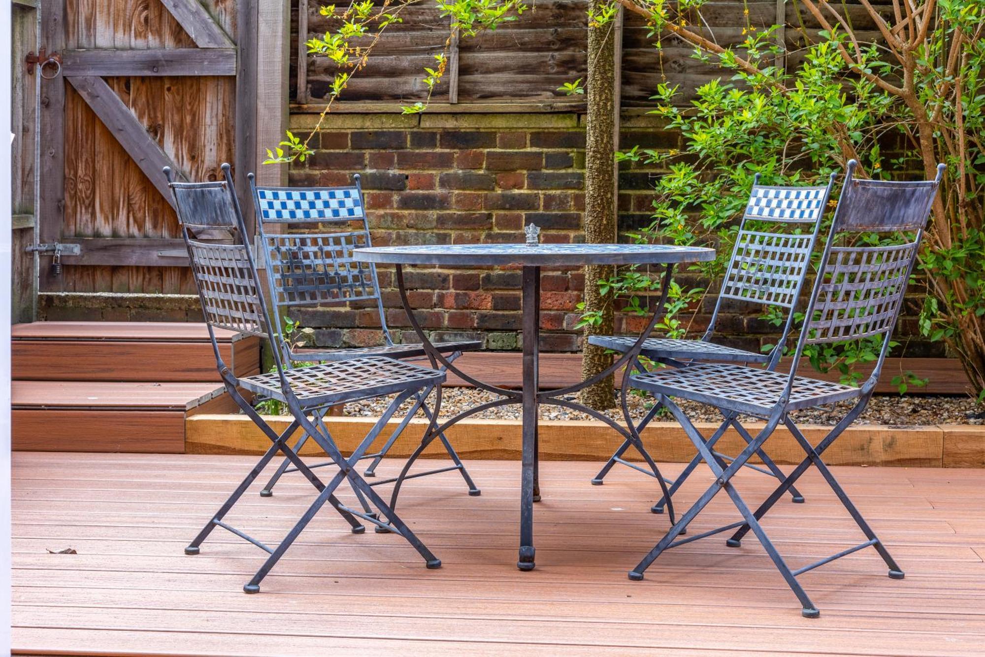 Renovated 2-storey 2br Wgarden Near Angel St * London