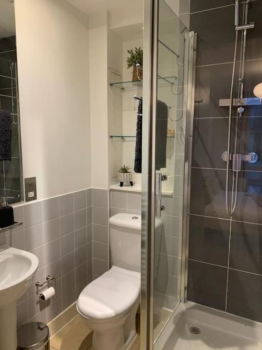 2 Bed Apt, Hoxton, Canal Views * Londen