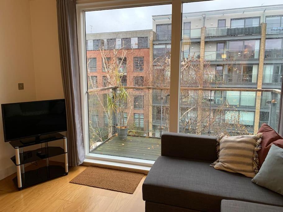 2 Bed Apt, Hoxton, Canal Views Appartement Londen