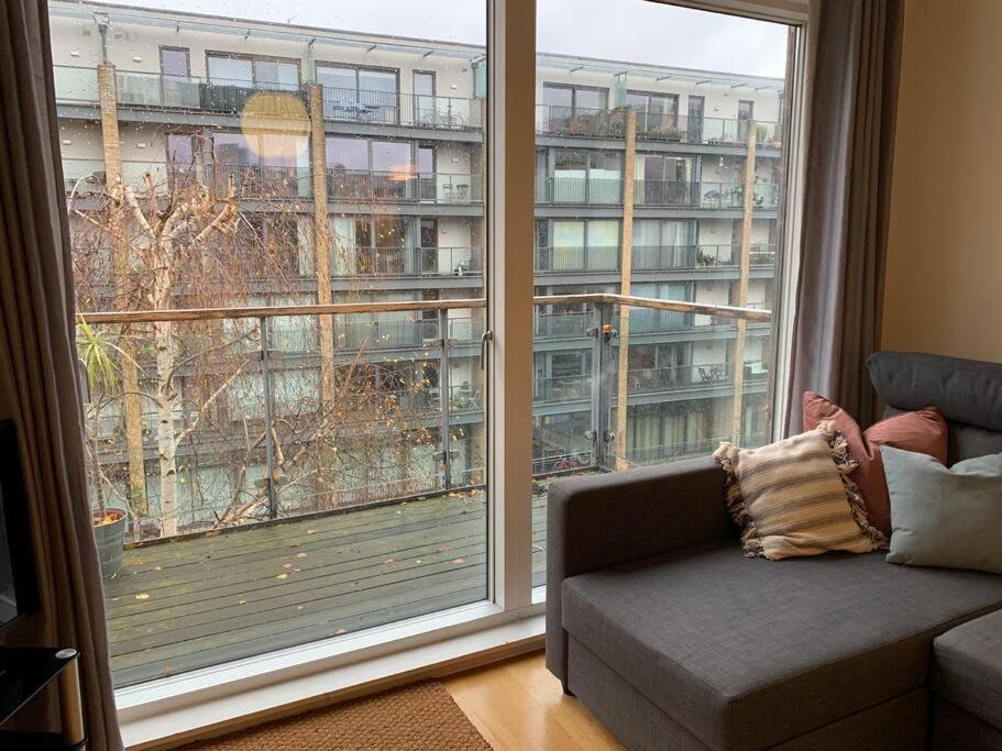 2 Bed Apt, Hoxton, Canal Views * Londen