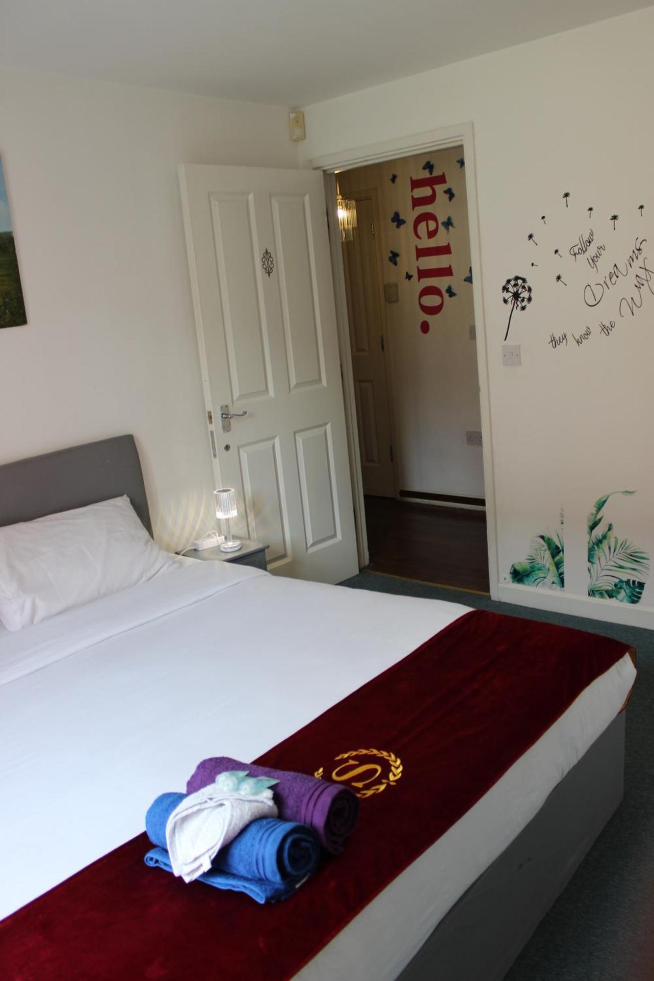 Apartment Apartment: 2-bed Oasis With Rapid Transit Access *