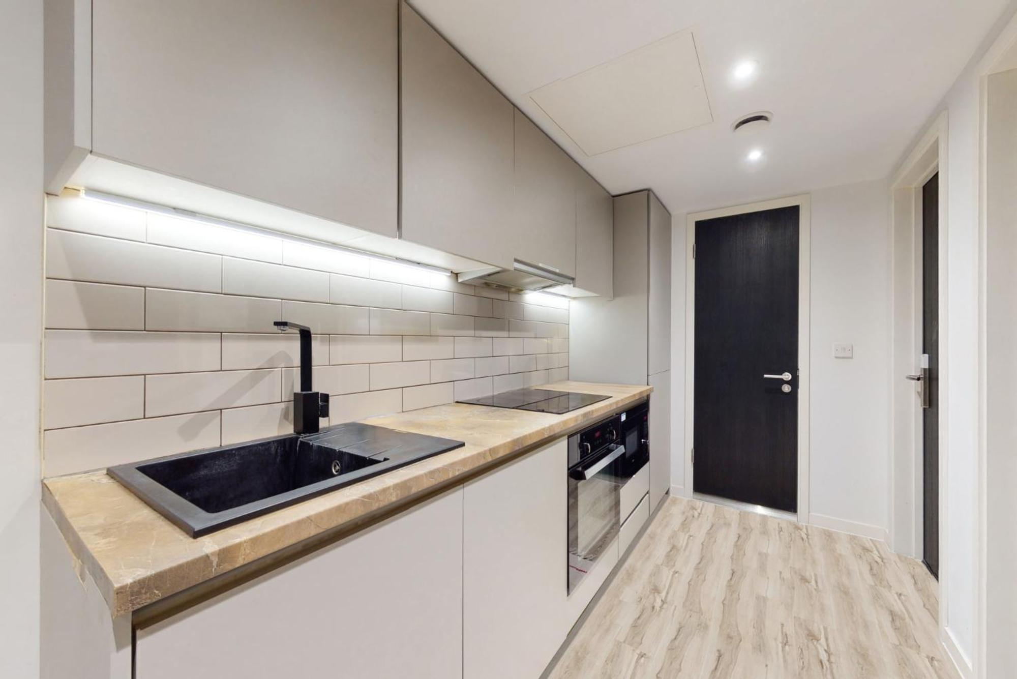 And Ensuite Bedrooms With Shared Kitchen At Chapter Ealing Right Next To North Acton Tube Station Appartement *