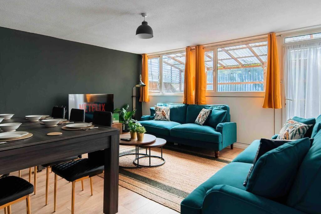Contractor Base With Pool Table Holiday home London