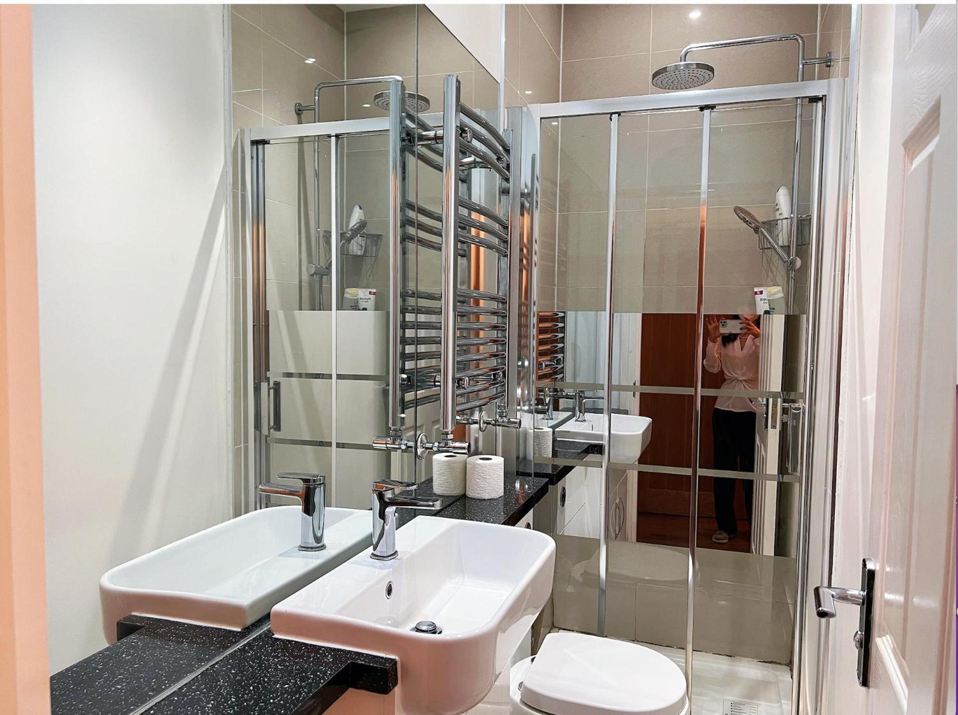 Lovely 2 Bedroom Garden Flat In * London