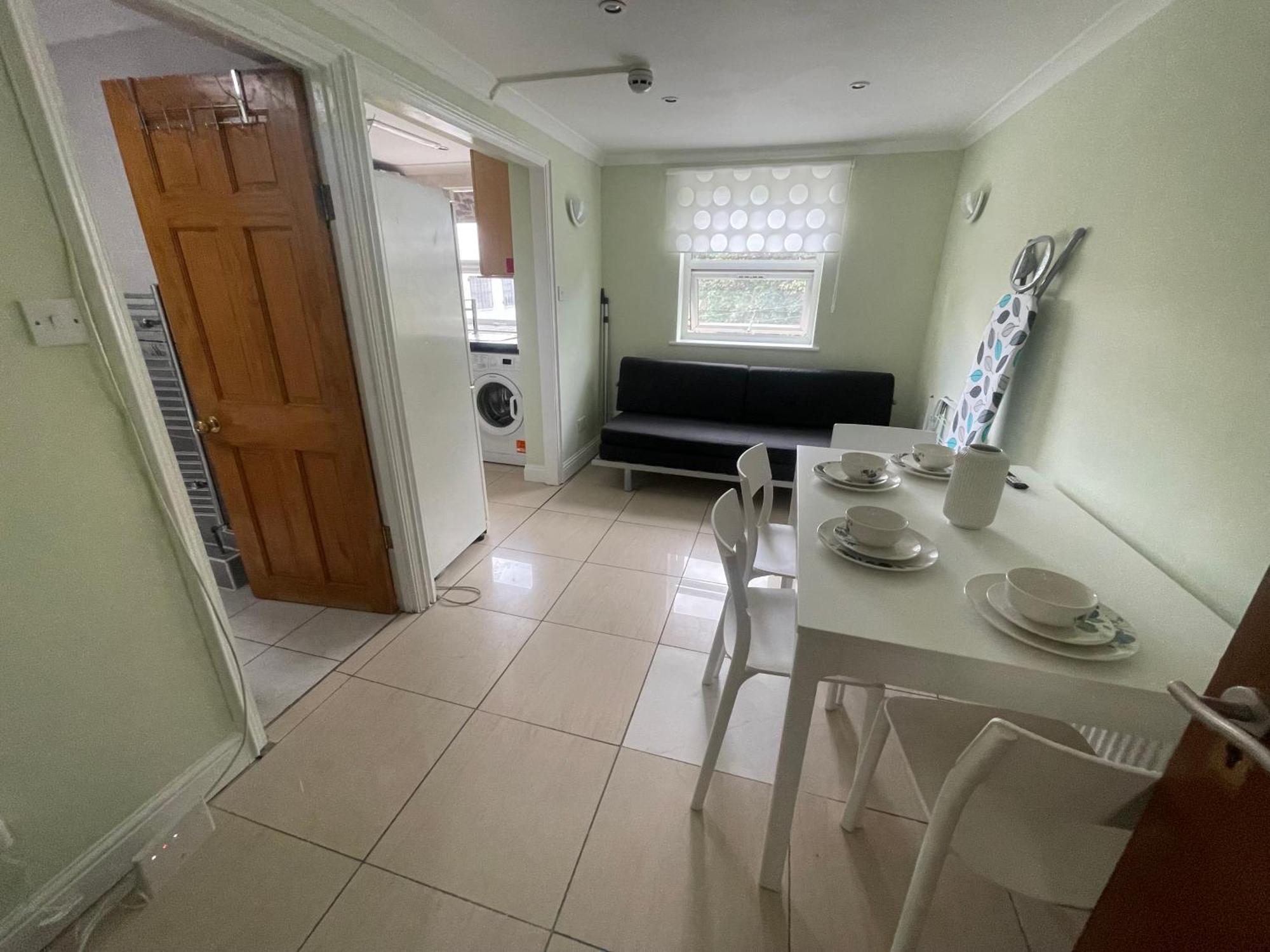 Entire 3 Bedroom - Minutes To Emirates Stadium! Vakantiehuis Londen