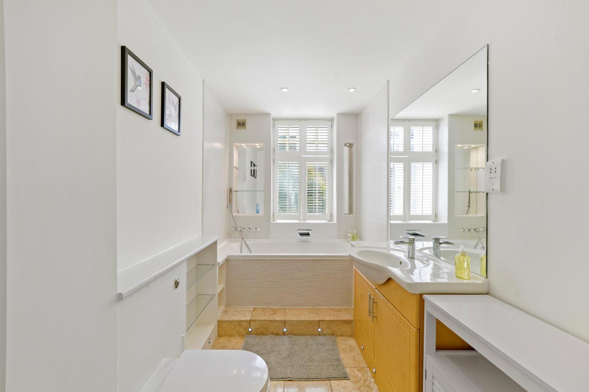 Сasa de vacaciones 3 Bedroom Mews - Clapham Common - Free Private Parking - Sleeps 5 - Newly Refurbished - Sweetpea & Pillow *