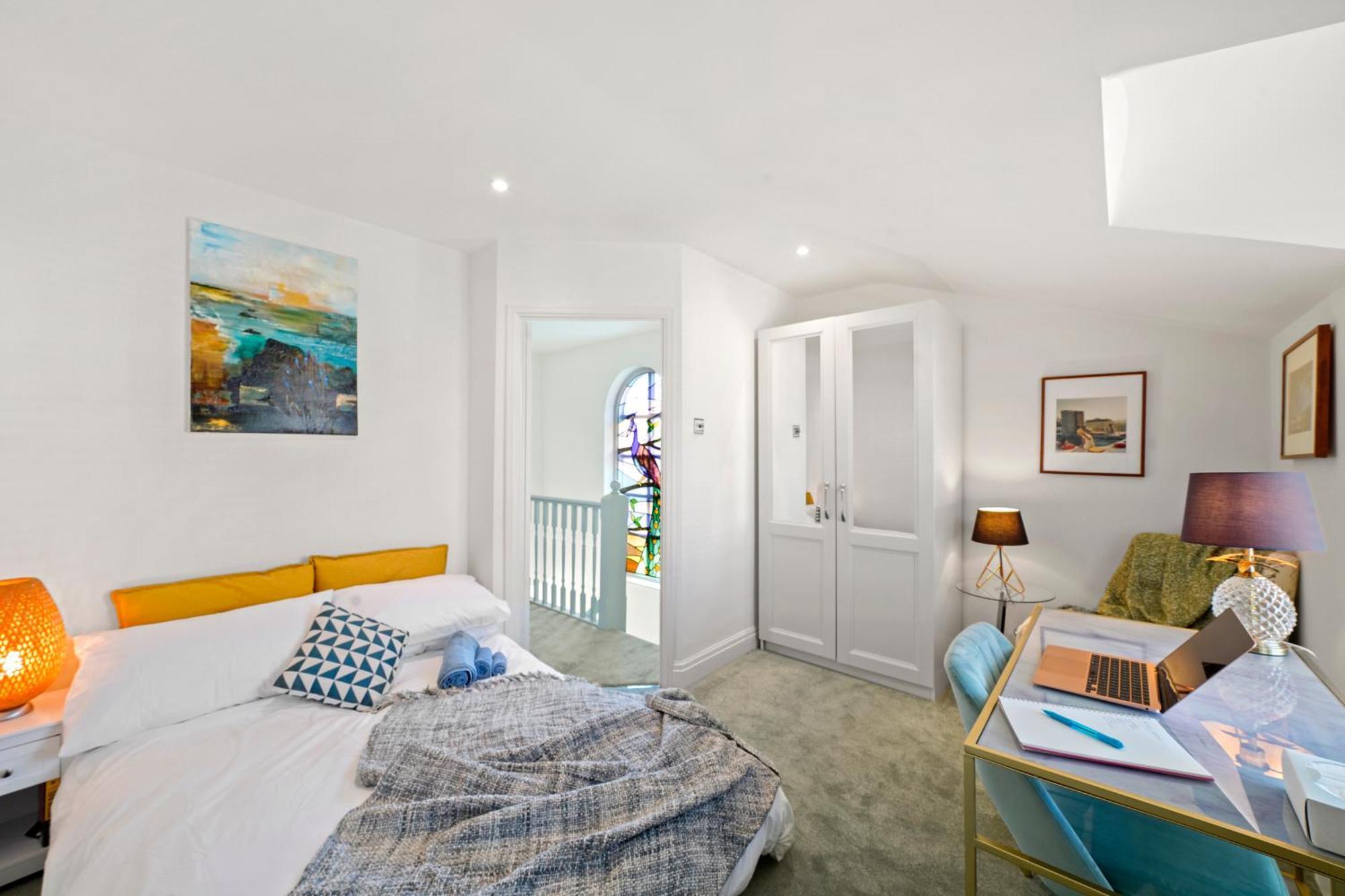 3 Bedroom Mews - Clapham Common - Free Private Parking - Sleeps 5 - Newly Refurbished - Sweetpea & Pillow Сasa de vacaciones *