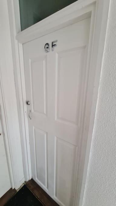 Beethoven St One Bedroom Flat - 3 Beds Up To 4 Adults Appartement Londen