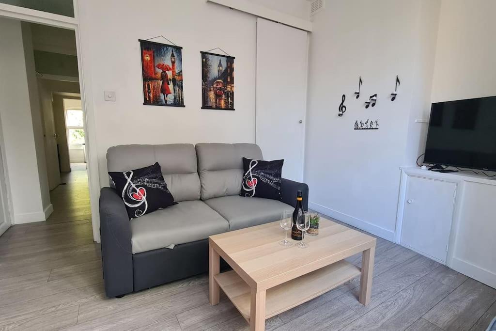 Beethoven St One Bedroom Flat - 3 Beds Up To 4 Adults Appartement Londen