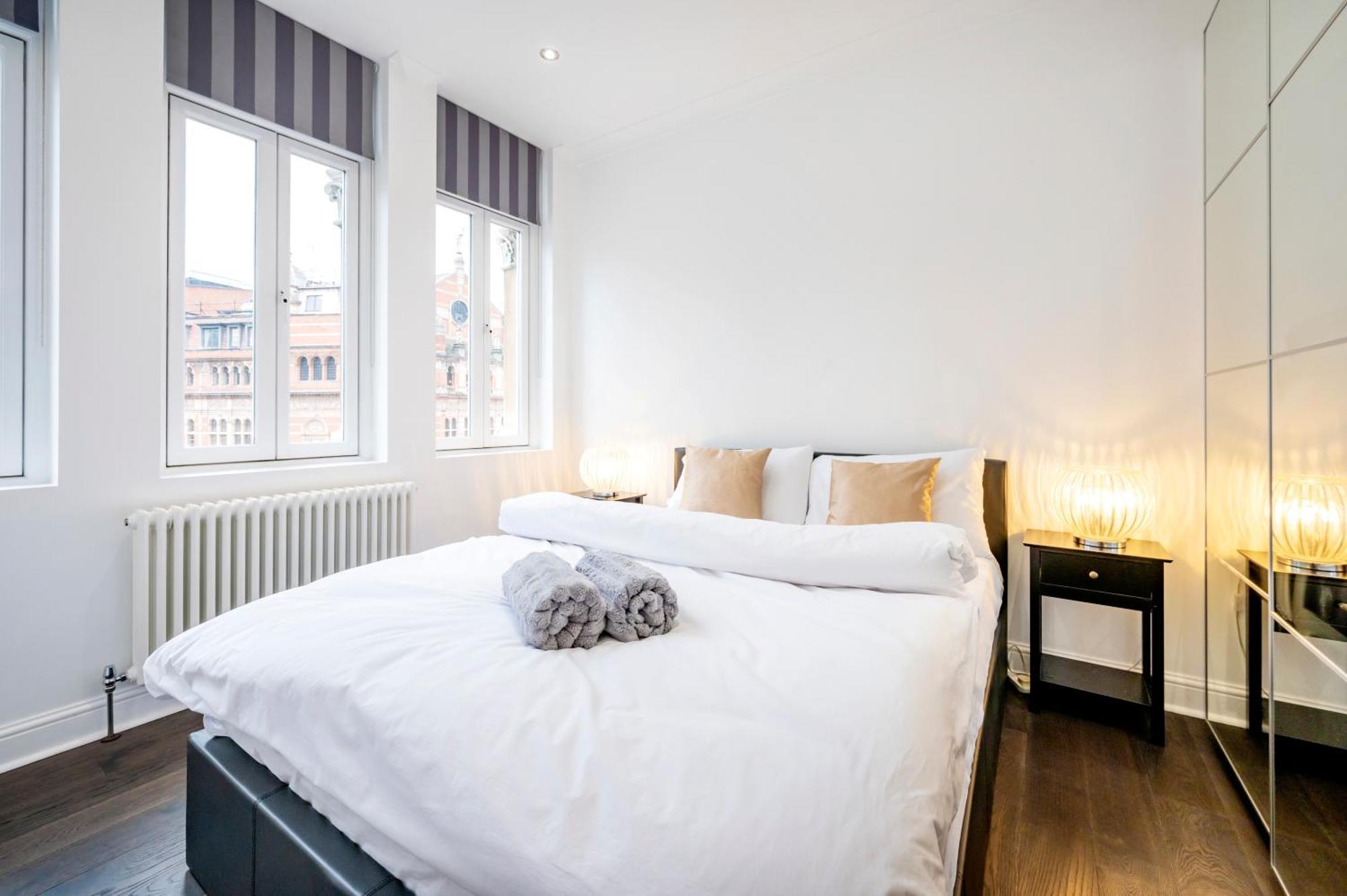 High End Two Bedroom Apartment, Covent Garden * Londen
