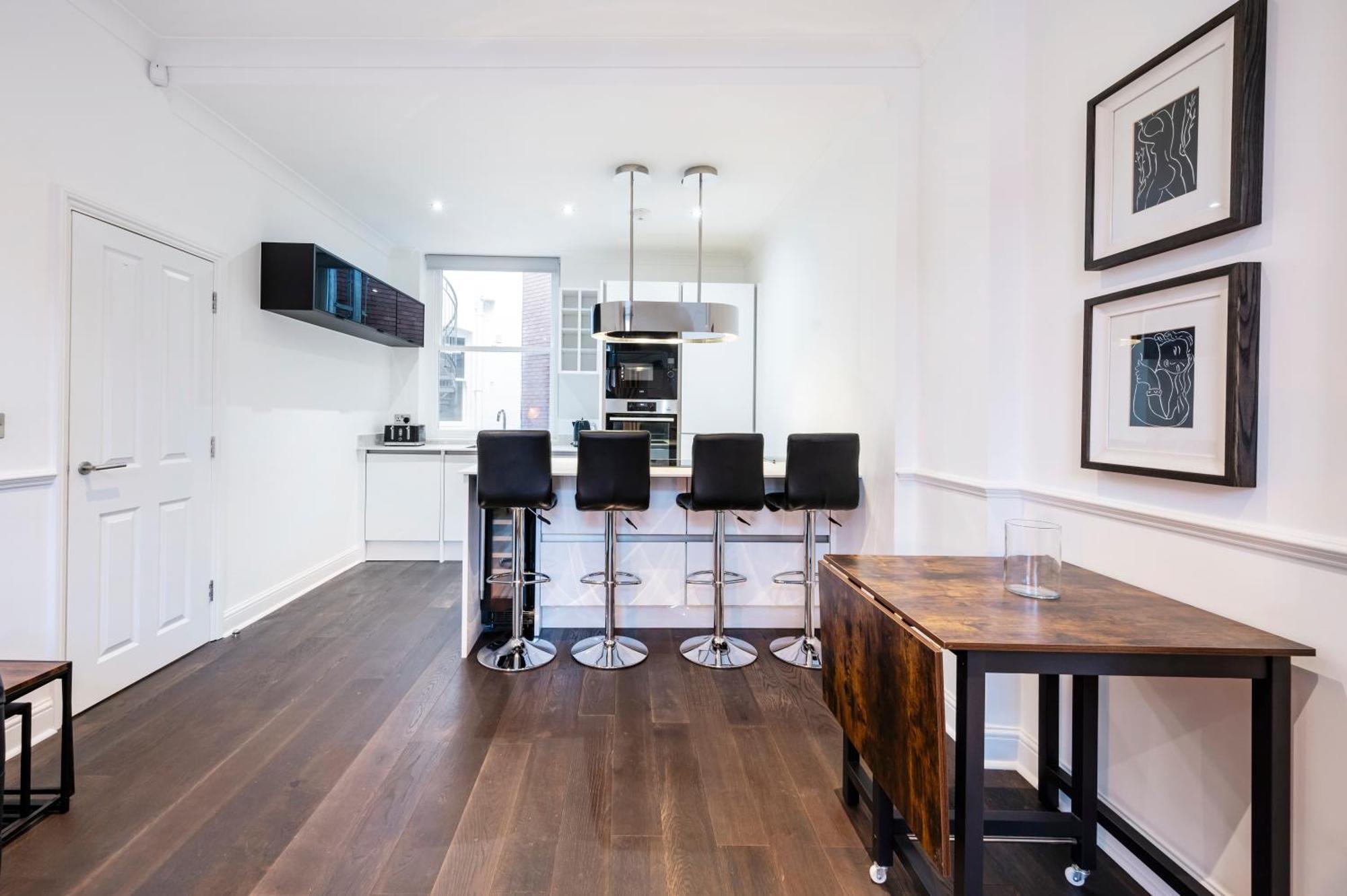 High End Two Bedroom Apartment, Covent Garden Appartement Londen