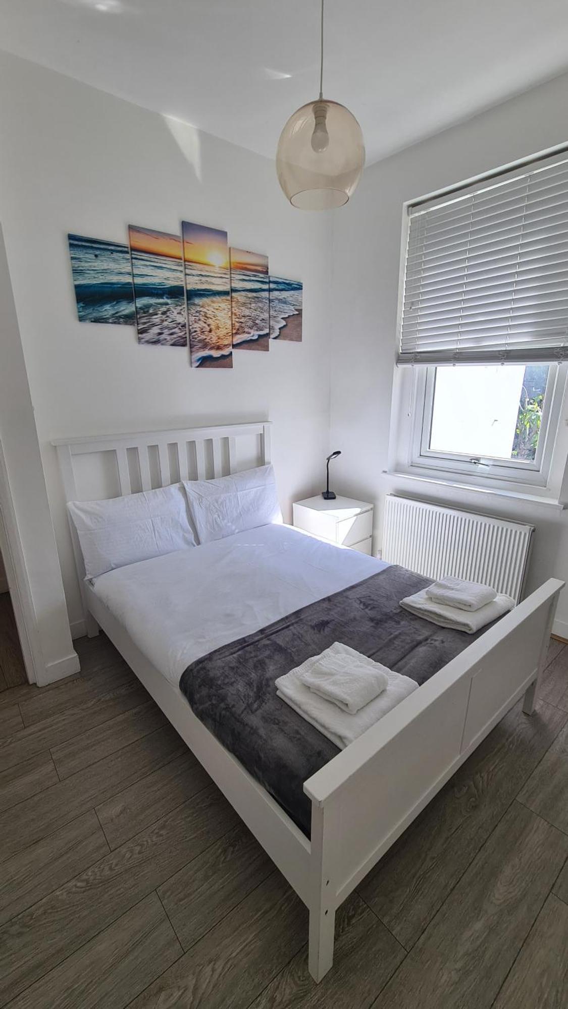 Beethoven St One Bedroom Flat - 3 Beds Up To 4 Adults Appartement Londen