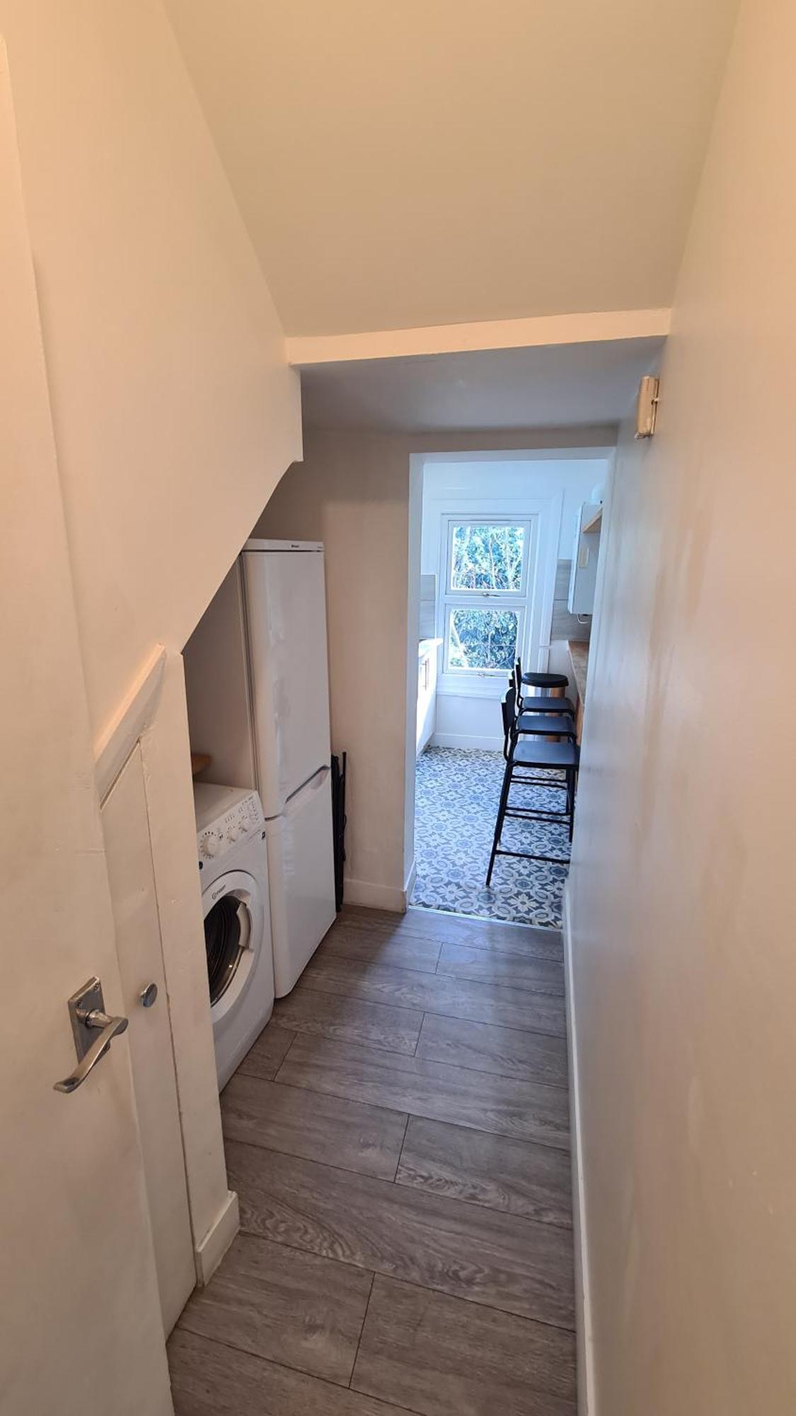 Beethoven St One Bedroom Flat - 3 Beds Up To 4 Adults