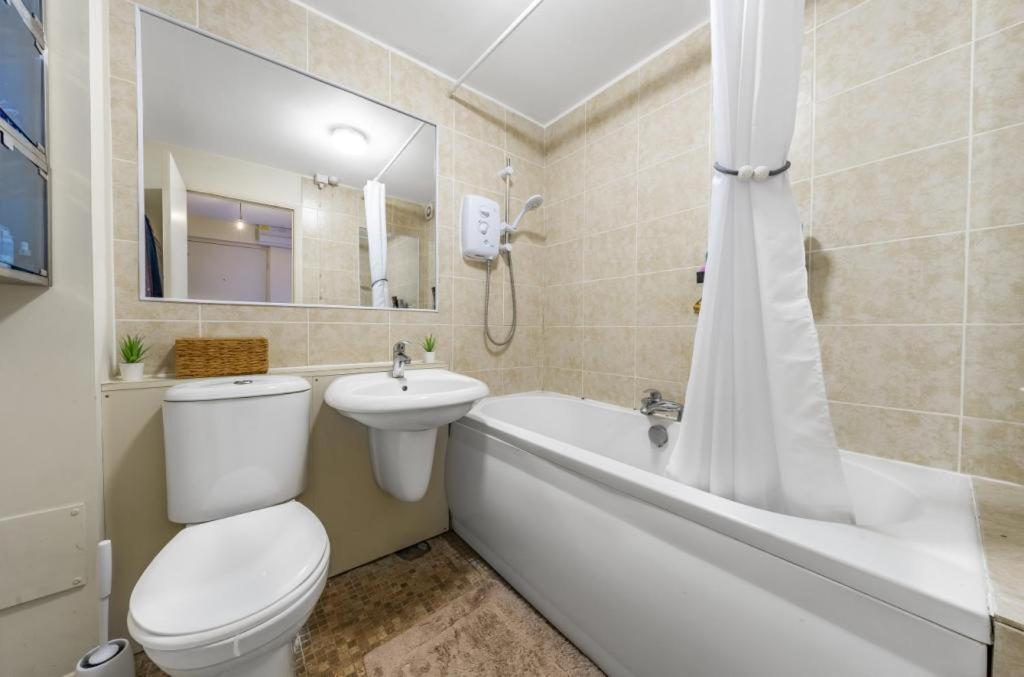 Apartment Self Contained 1 Bed Flat Next To Transport For Canary Wharf And Excel, O2 With Free Parking