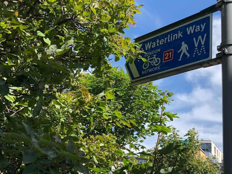 Self Contained 1 Bed Flat Next To Transport For Canary Wharf And Excel, O2 With Free Parking * London