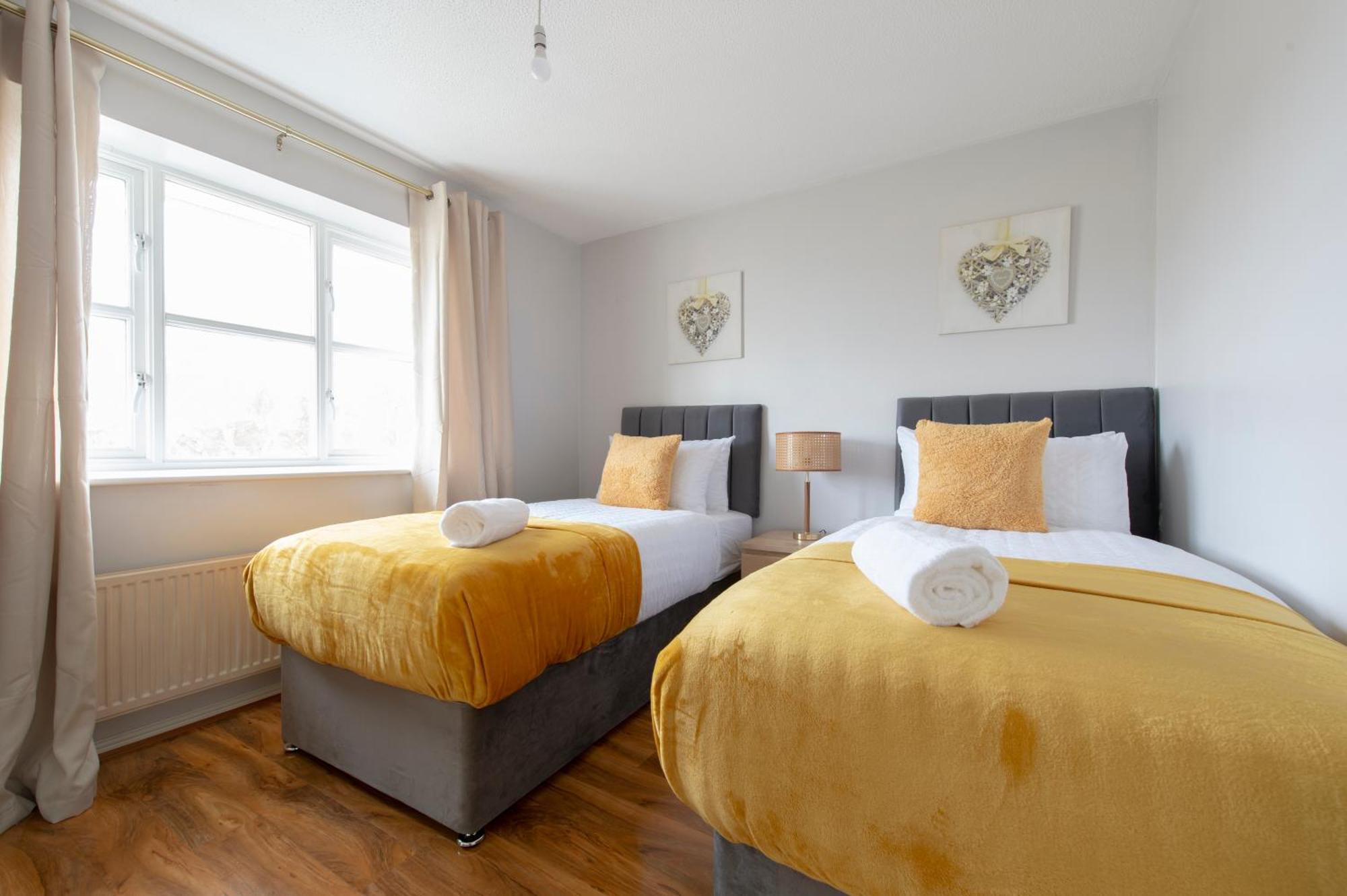 Lovely 2 Bedroom With River & View Apartment