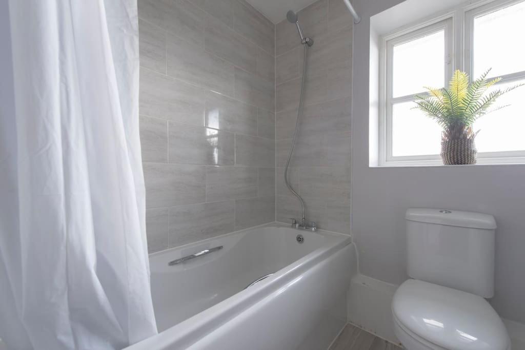 Lovely 2 Bedroom With River & View