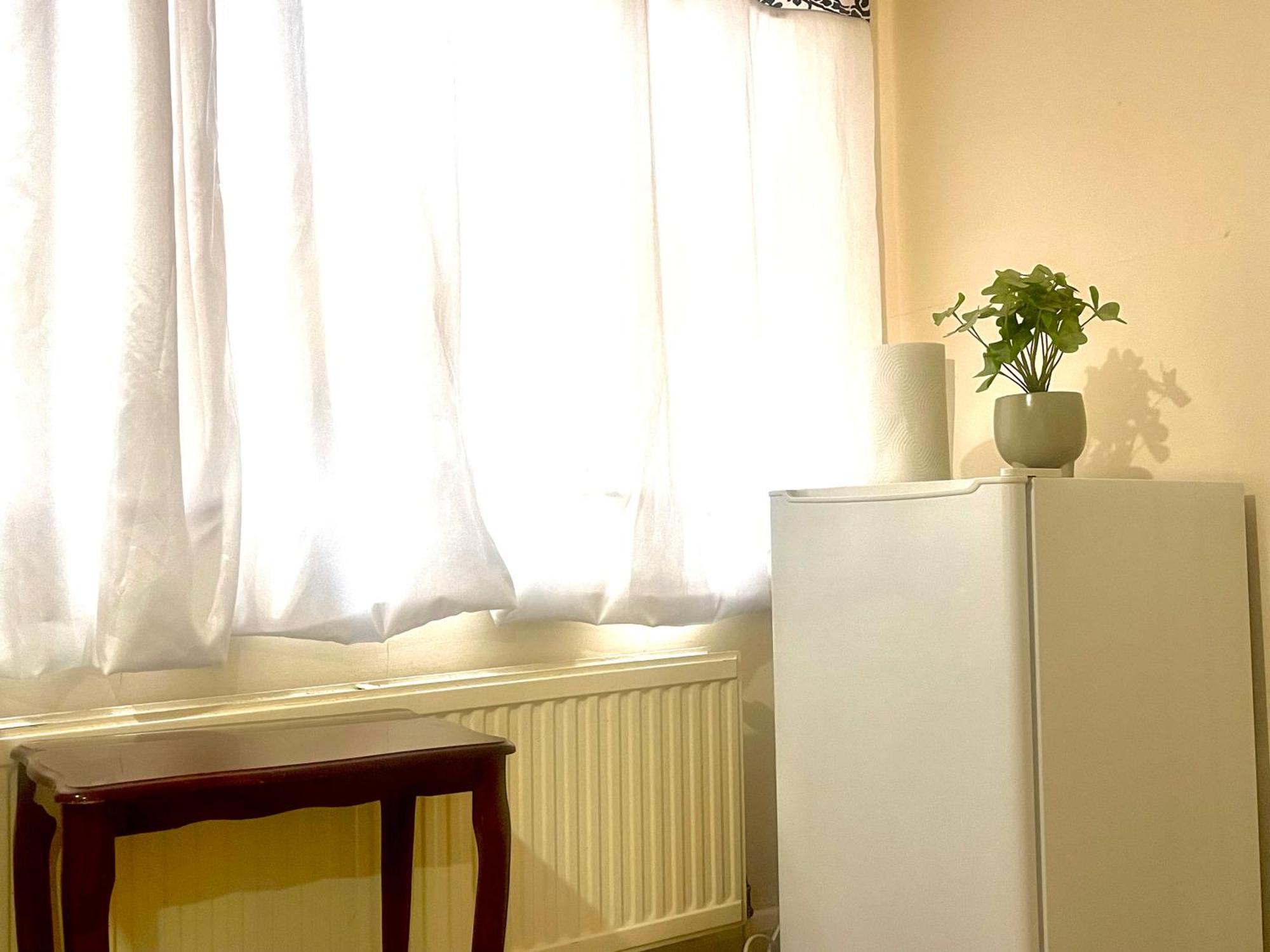 Accommodatie bij particulieren Comfy Double Bedroom With A Private Toilet *