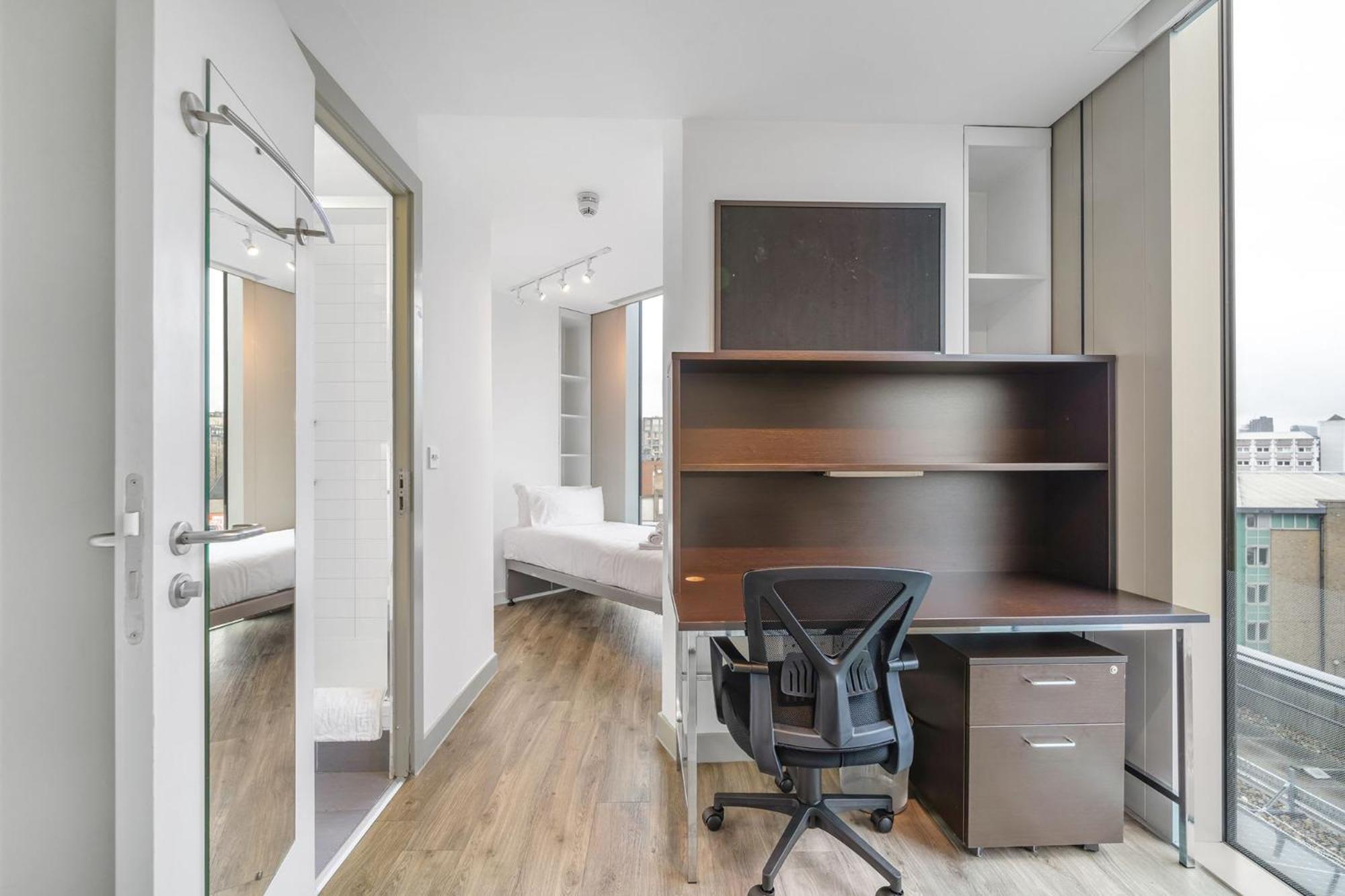 Studios, And Private Bedrooms With Shared Kitchen At Chapter Kings Cross In Londres