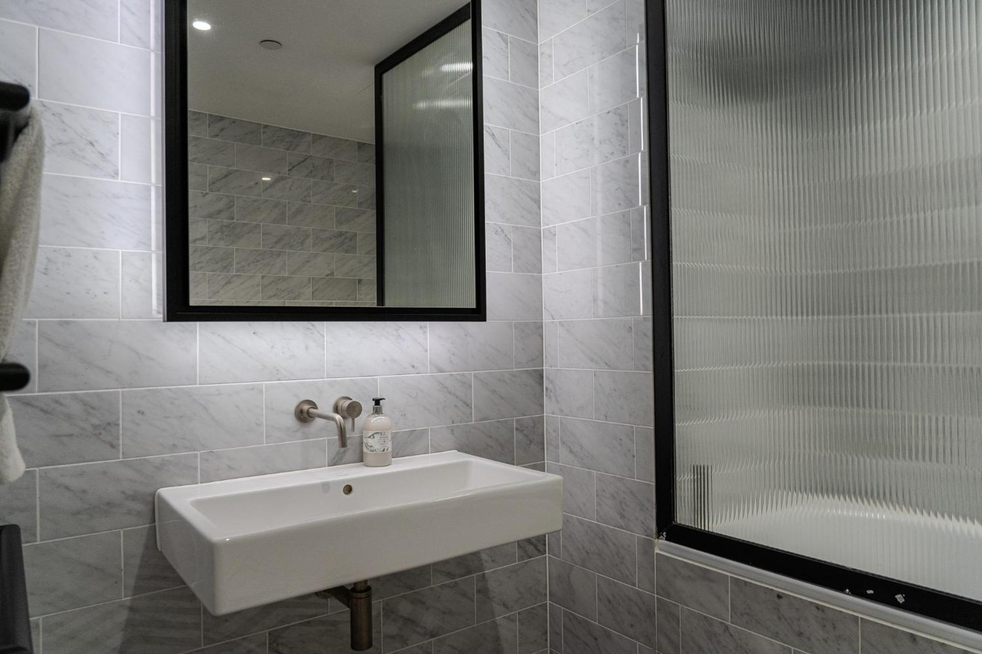 Apartment Luxury Balcony Apartment, Canary Wharf *