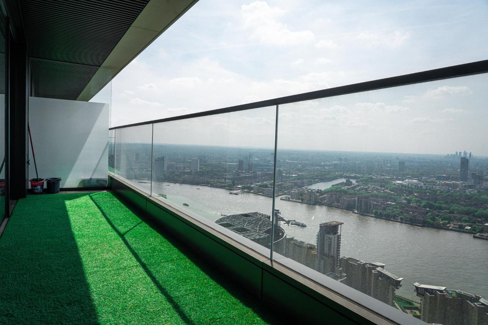 Luxury Balcony Apartment, Canary Wharf Apartment *