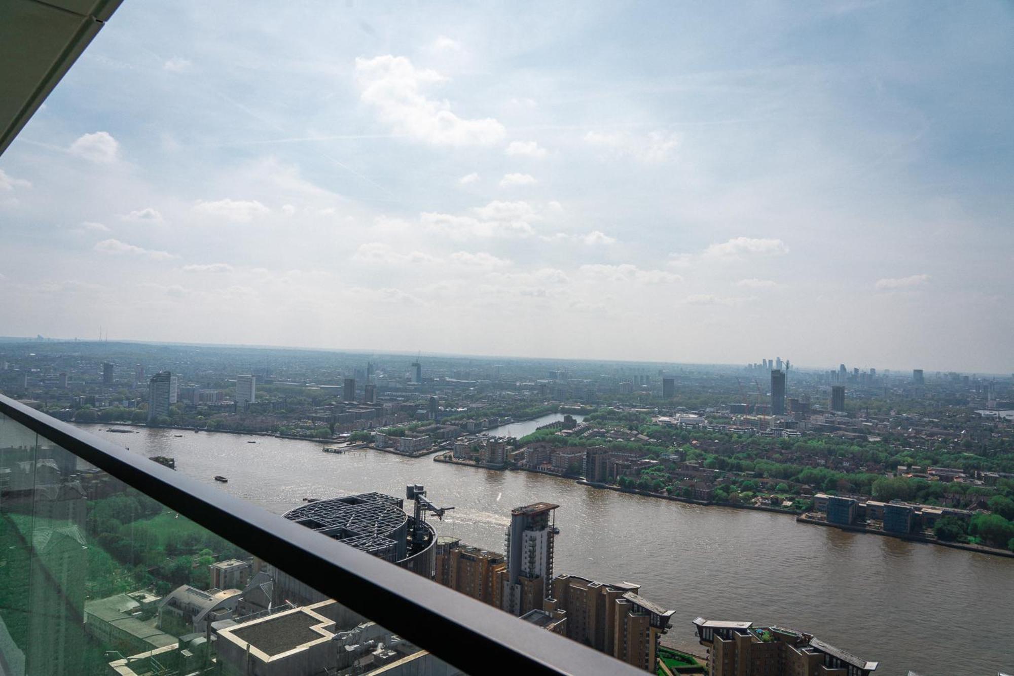 Luxury Balcony Apartment, Canary Wharf London