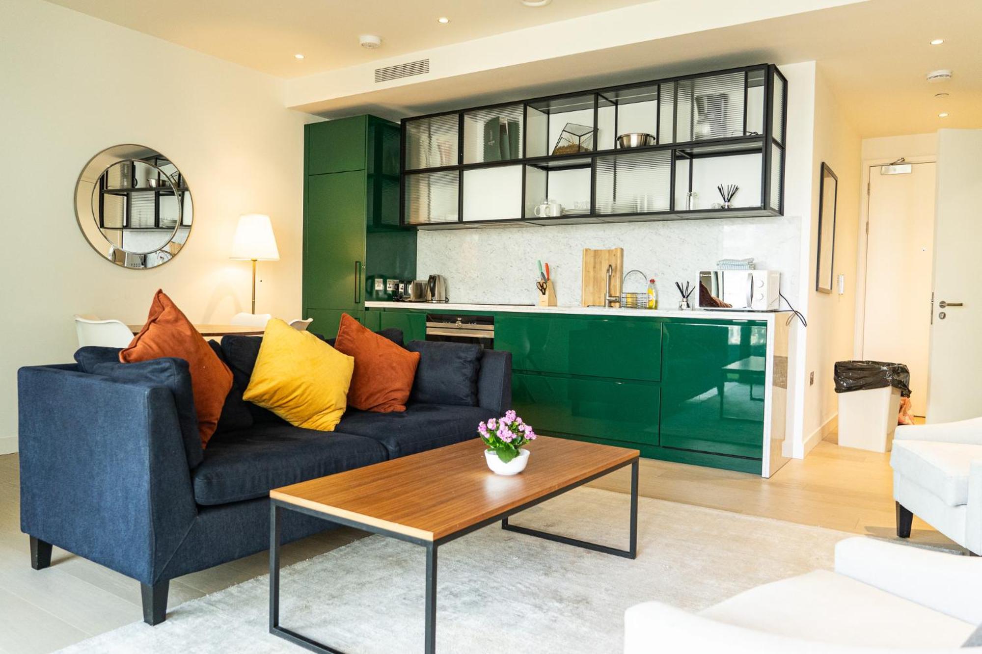 Luxury Balcony Apartment, Canary Wharf