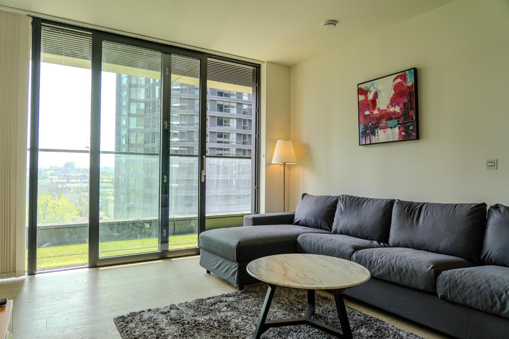 Luxury Balcony Apartment, Canary Wharf Apartment *