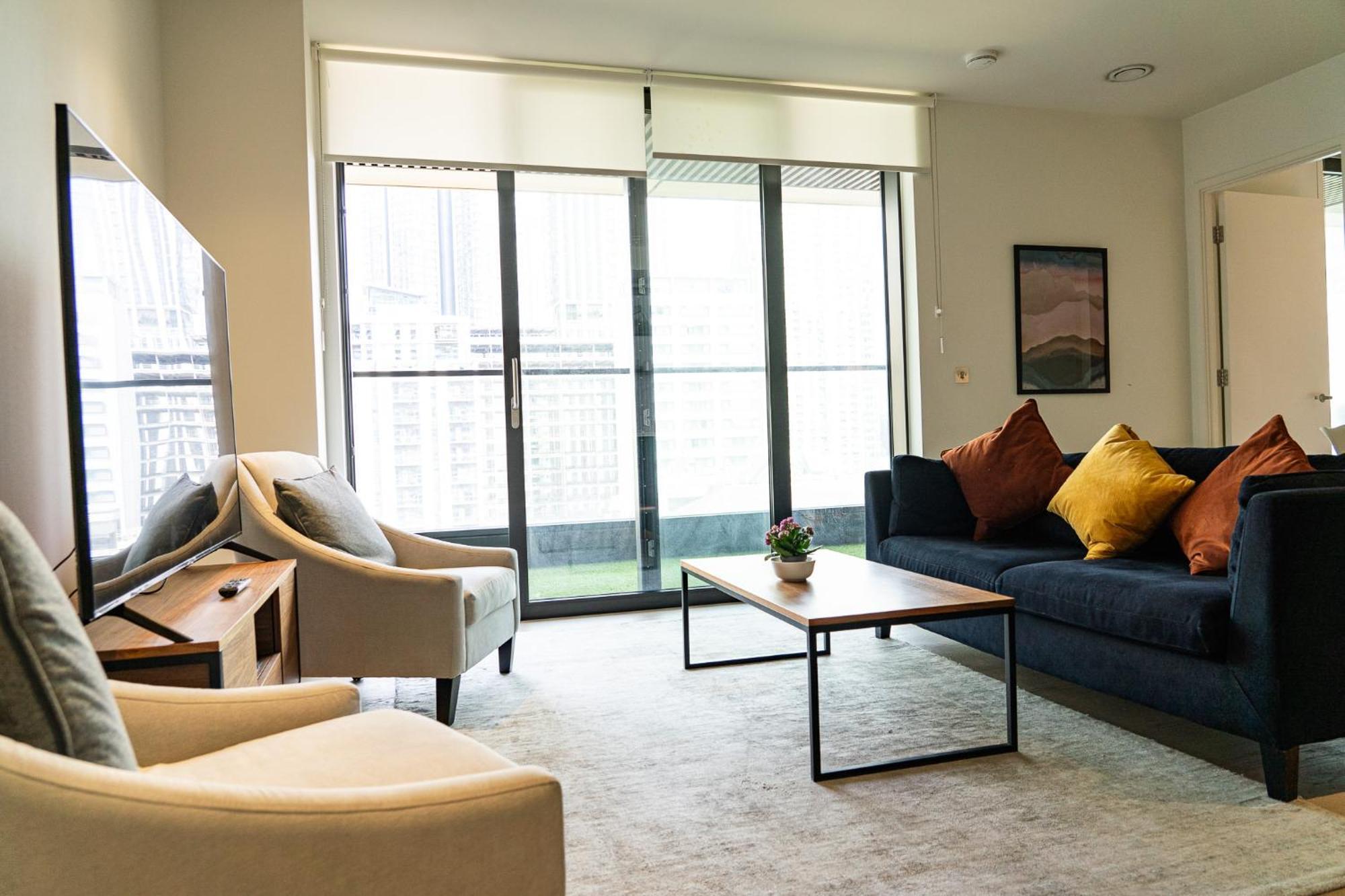Luxury Balcony Apartment, Canary Wharf Apartment *