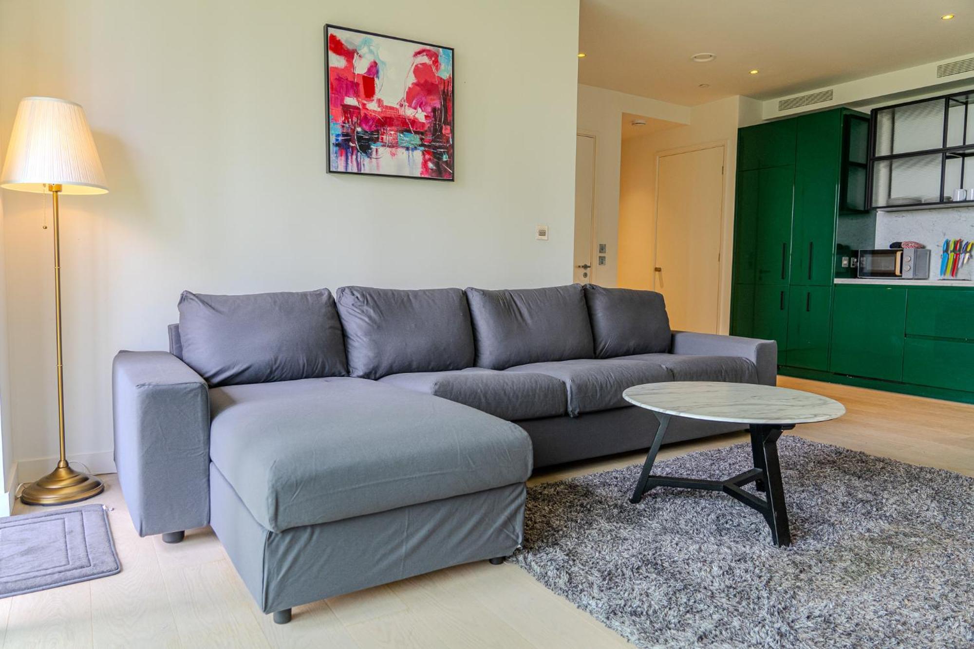 Luxury Balcony Apartment, Canary Wharf *