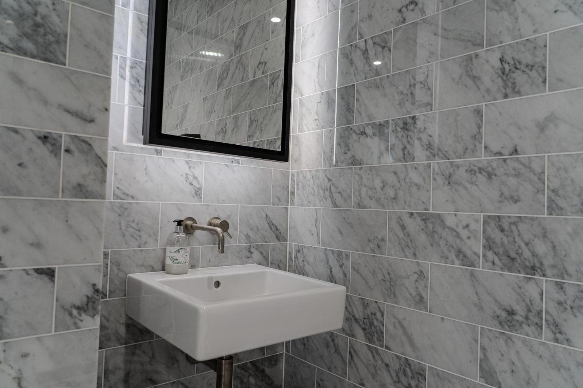Luxury Balcony Apartment, Canary Wharf London