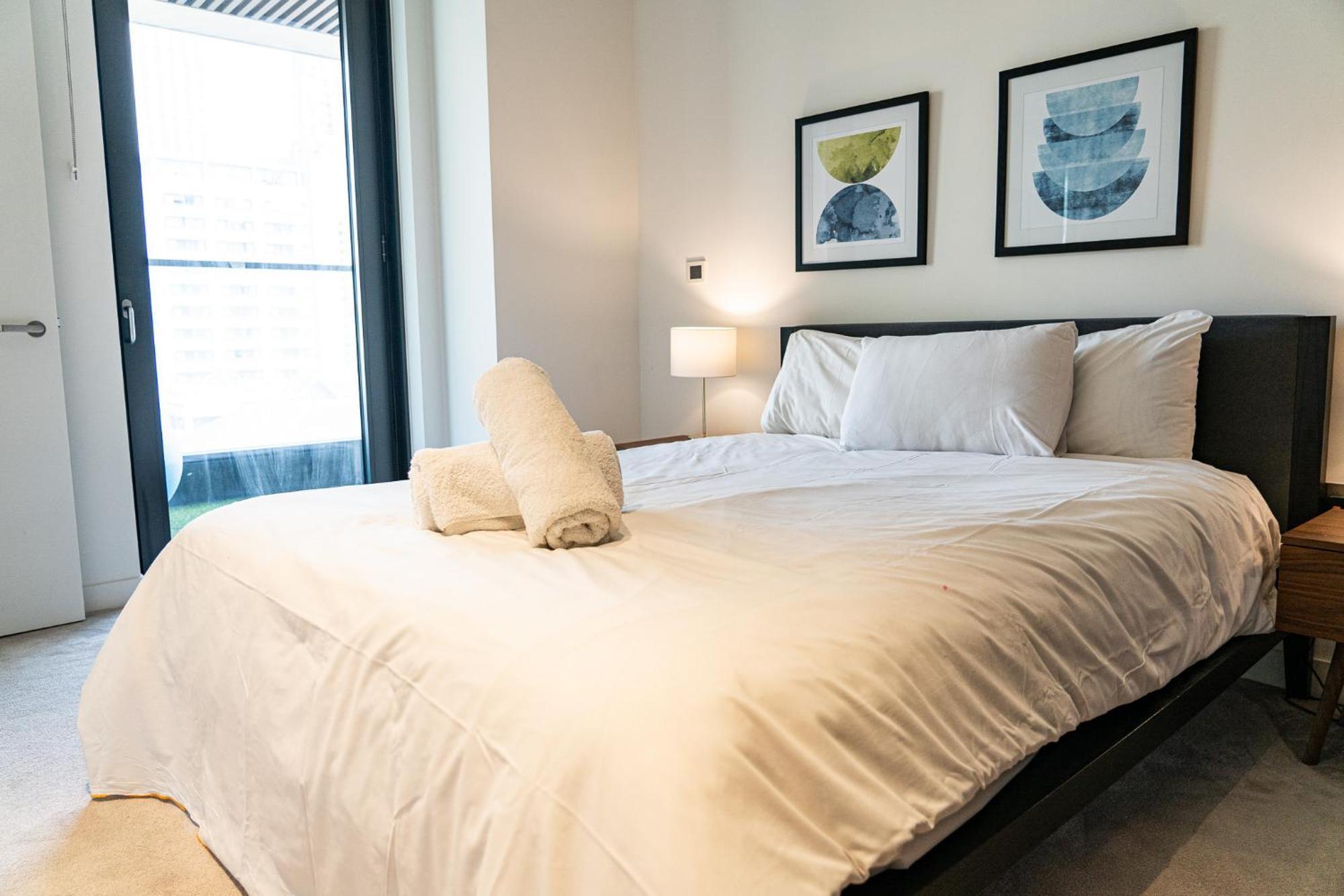 Luxury Balcony Apartment, Canary Wharf * London